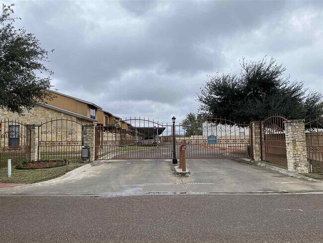 Building Photo - 1609 Saldana Ave