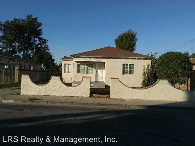 Foto del edificio - 3 br, 1 bath House - 927 W Arbutus St