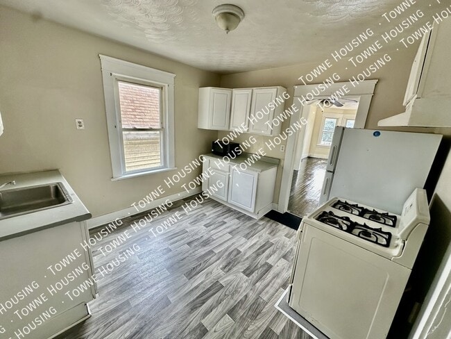Building Photo - 2099 Niagara St