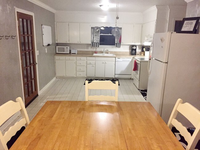 Foto del edificio - 3107 Laurel Forest Dr