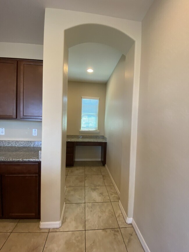 Building Photo - 3726 E Angstead Dr