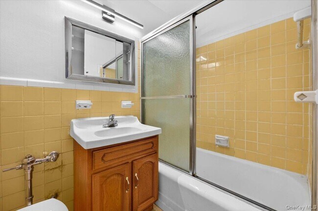 Foto del edificio - 37-30 73rd St