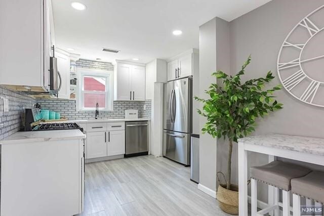 Foto del edificio - 123 Lakeview Ave