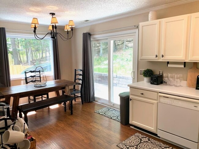 Building Photo - 225 Grouse Dr
