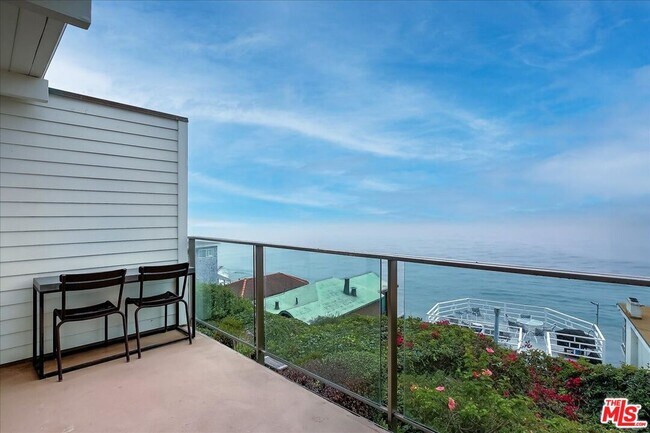 Building Photo - 1500 Miramar Bch