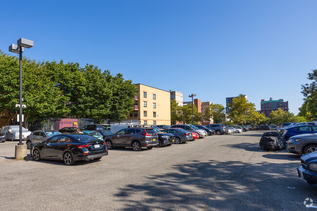 Foto del edificio - Maple Court