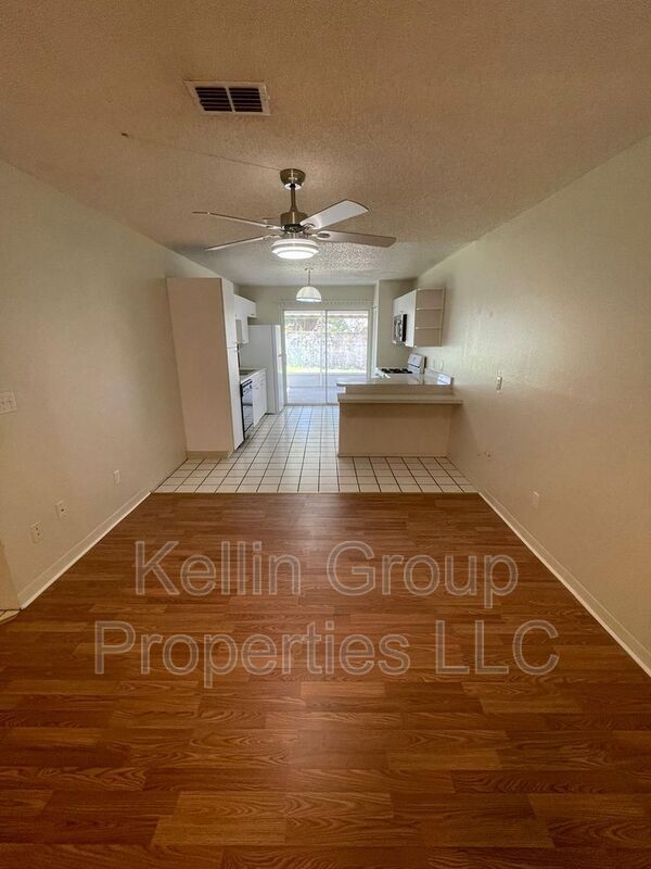 Building Photo - 161 Rebecca Dr NE