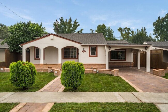 Building Photo - 1813 Bird Ave