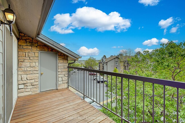Foto del edificio - Evolve Real Estate: Top-Floor Condo in Prime Denver Location-Near DTC Available May 1st