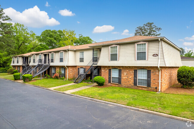 Q Building - Carriage House Apartments