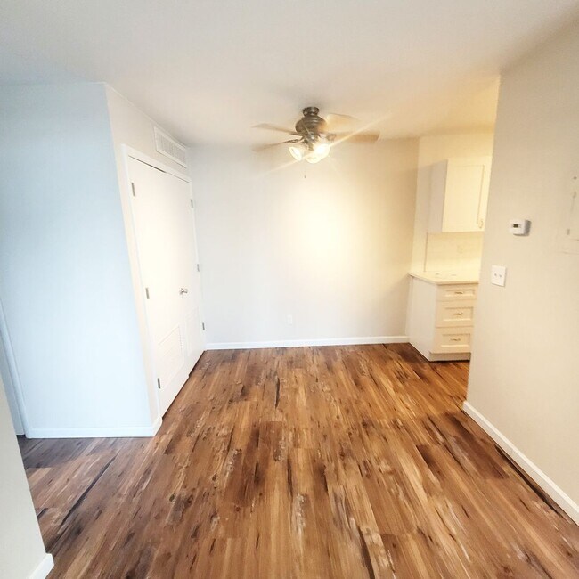 Foto del edificio - Westdale Townhomes