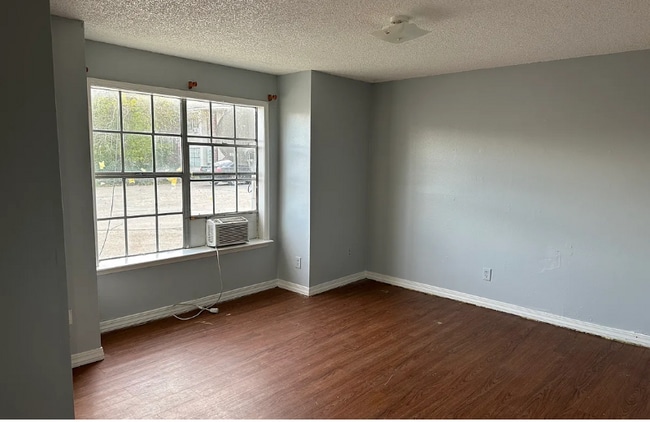 Building Photo - 222 Marigny Cir