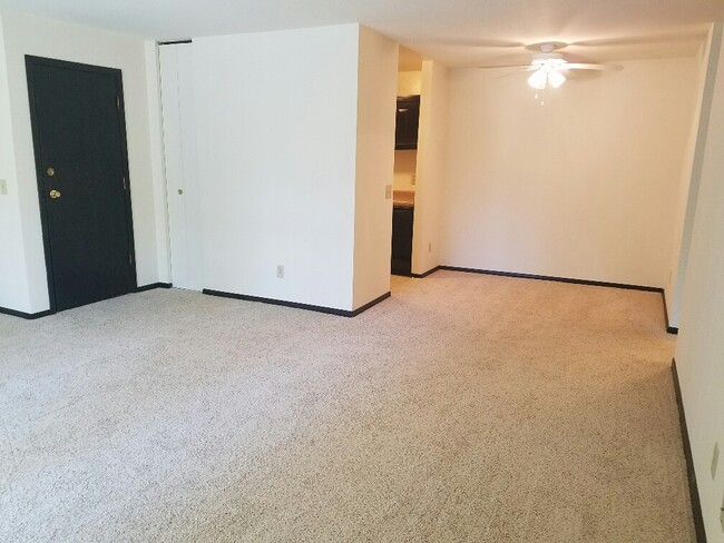 Building Photo - 202 Valorie Ln