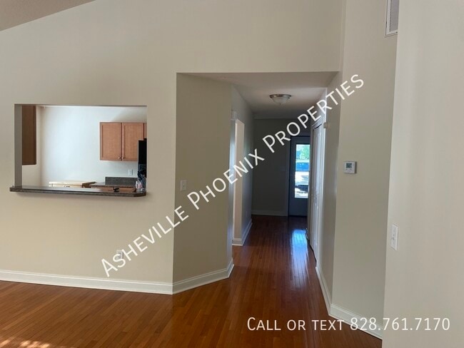 Building Photo - 120 Little Fox Ln