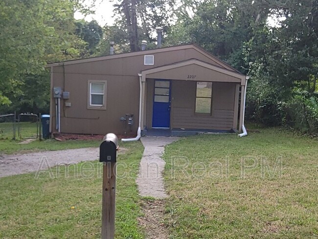 Building Photo - 2207 S Glenwood Ave