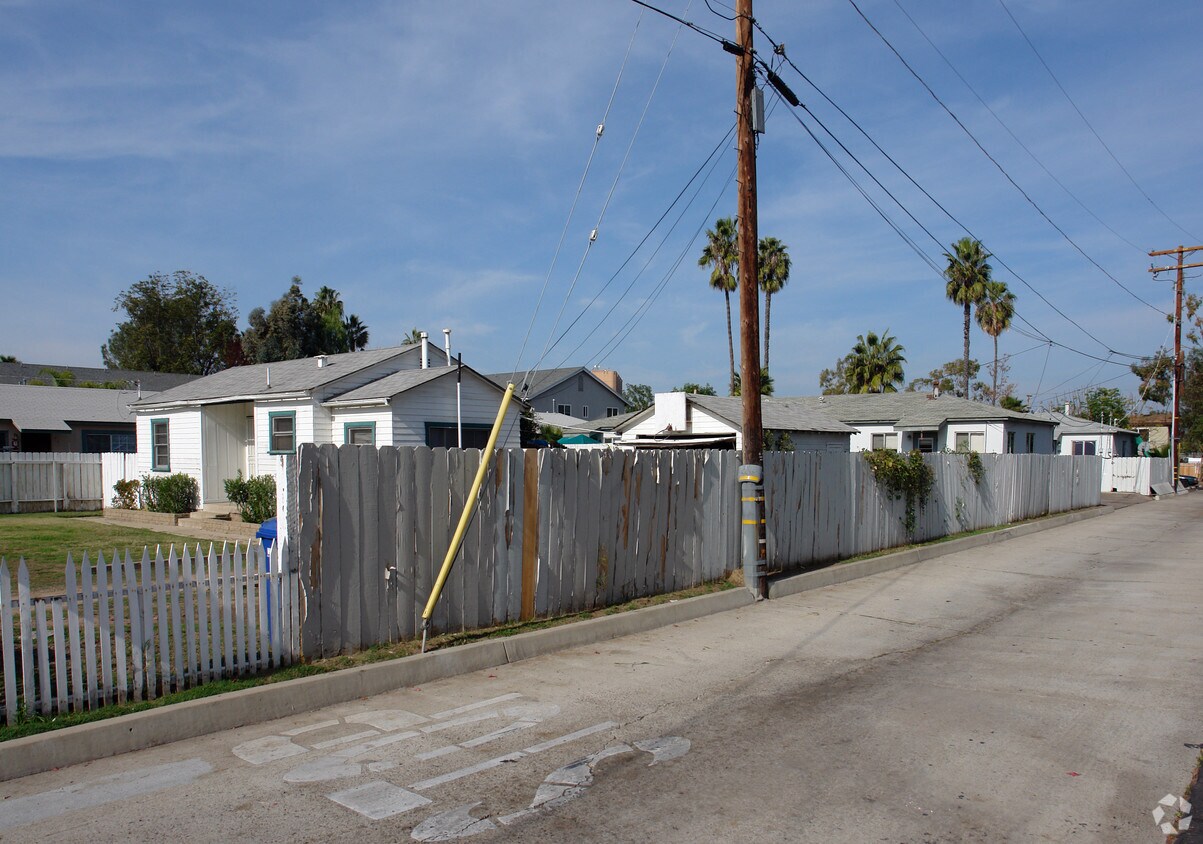 Primary Photo - 554 E Lexington