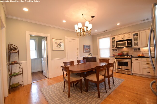 Building Photo - 62 Chestnut St