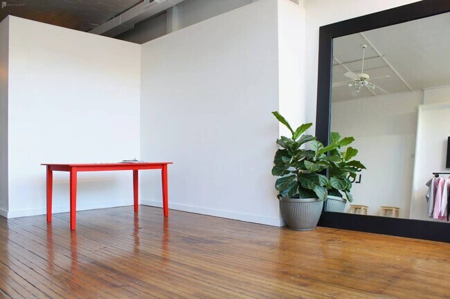 Foto del edificio - 1418 W Division St
