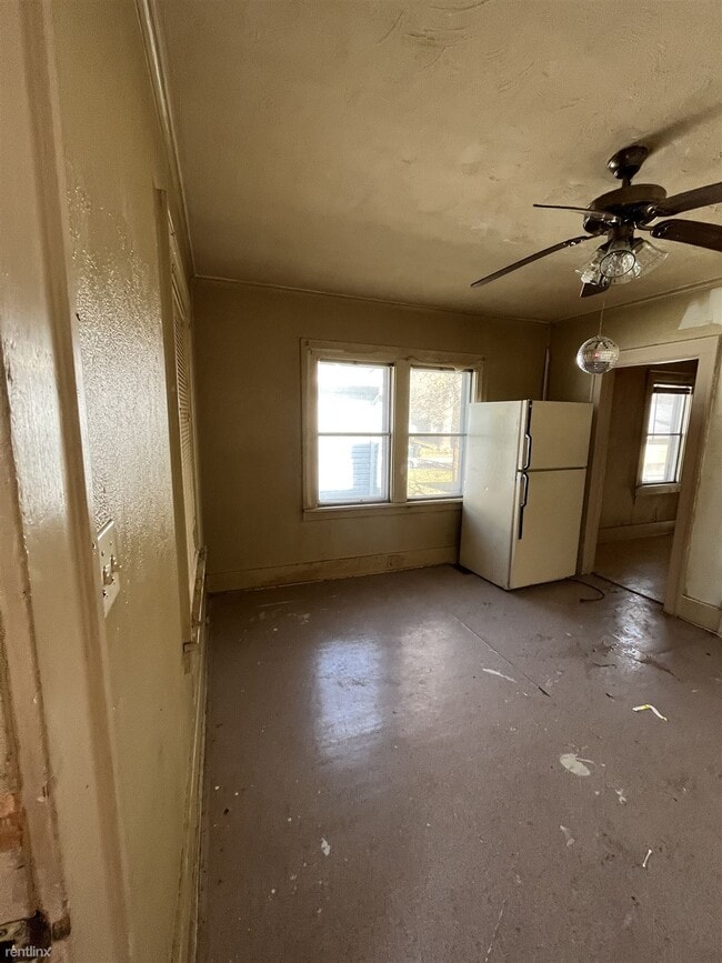 Building Photo - 2 br, 1 bath House - 2214 North Linsley Court