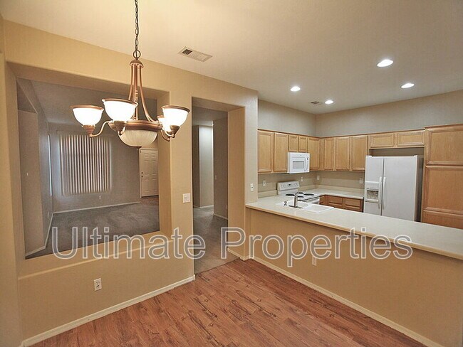 Foto del edificio - 8865 N 66th Dr