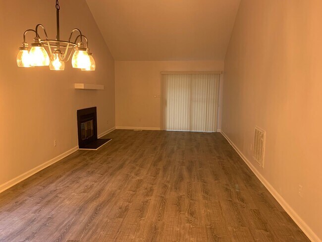 Building Photo - 7601