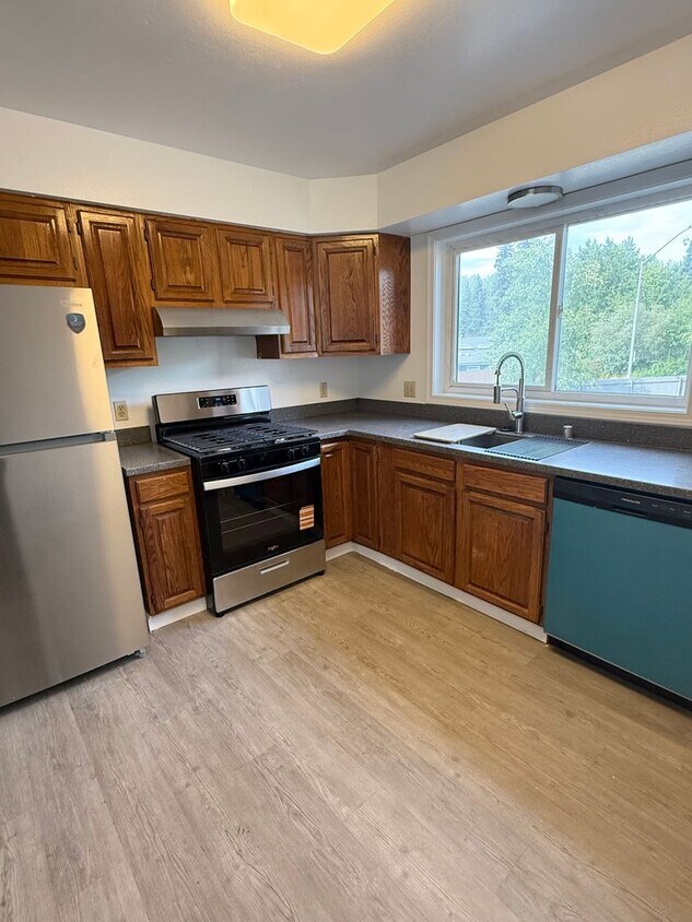 Foto principal - Move in BONUS- 2 weeks FREE! | New kitchen...