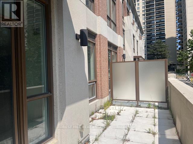 Building Photo - 310-310 Tweedsmuir Ave