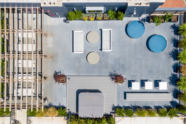 Rooftop Lounge - 11 Cooper