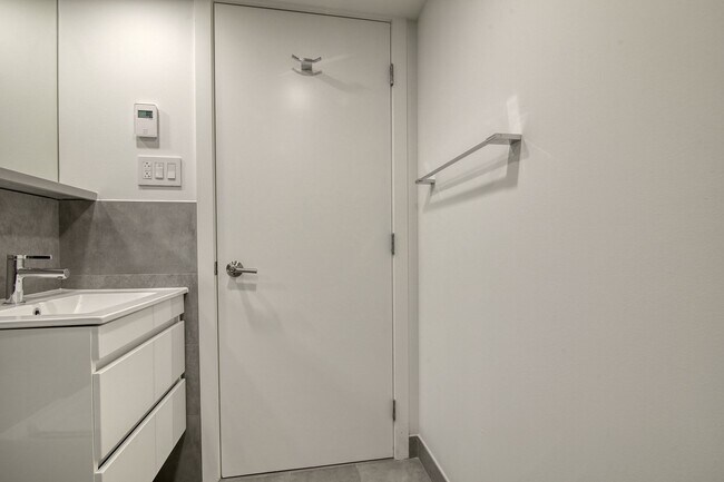 Photo du bâtiment - 3460 Rue Peel