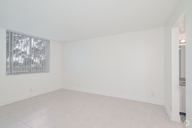 2BR, 2BA - 1,000SF - Hawaiian Palms