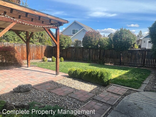 Building Photo - 3 br, 2 bath House - 2025 Deer Pointe Ct