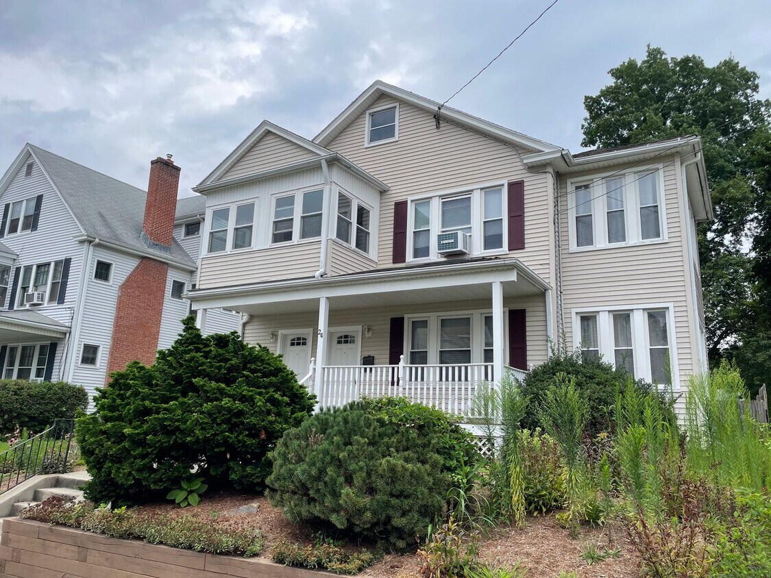 24 Lyons St Unit First Floor, New Britain, CT 06052 Room for Rent in