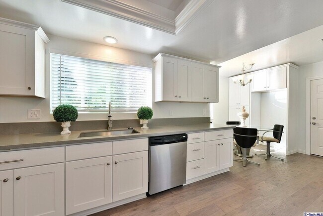 Foto del edificio - 1038 Fairview Dr
