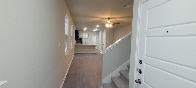 Building Photo - Gorgeous 3/2.5 on cul-de-sac in Cibolo with primary bedroom downstairs.