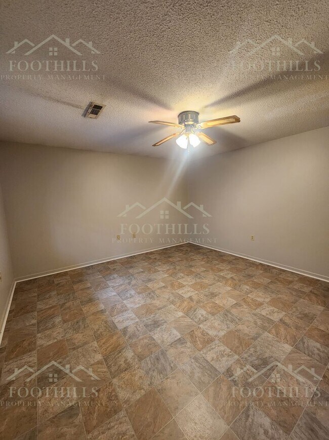 Foto del edificio - 123 Woodland Dr