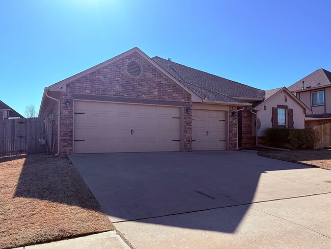 Foto del edificio - Large four bedroom home in Edmond