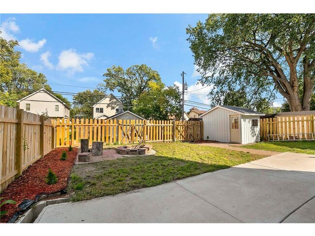 Foto del edificio - 2928 Emerson Ave N