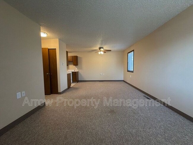 Building Photo - 11141 N 137