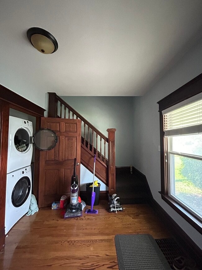 Laundry and storage included - 1001 Cass St