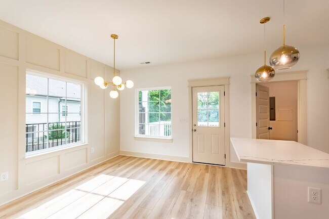 Foto del edificio - 2 Bed 2.5 Bath End Unit Townhome!