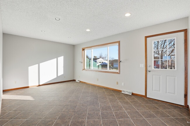 Building Photo - 1731 Sharp Dr