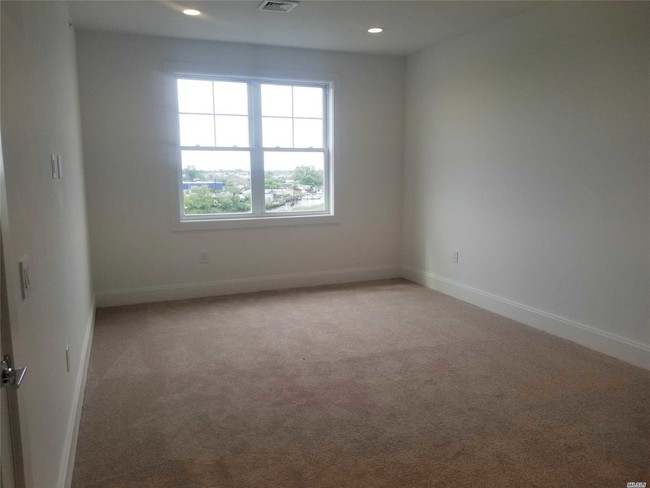 Building Photo - 237 Marina Pointe Dr