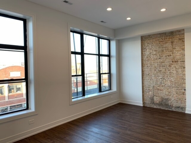 Foto del edificio - 1749 W Chicago Ave