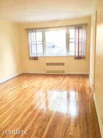 Primary Photo - 3 br, 1 bath Apartment - 2818 Astoria Blvd