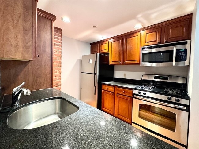 Building Photo - 4 Bishop St