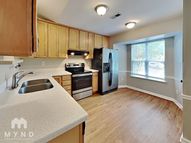 Building Photo - 17 Howlett Pl