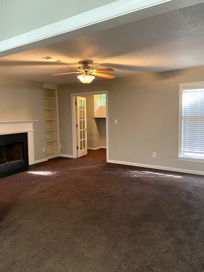 Building Photo - 71 Place Fontaine