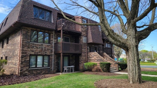 Building Photo - 207 Uteg St