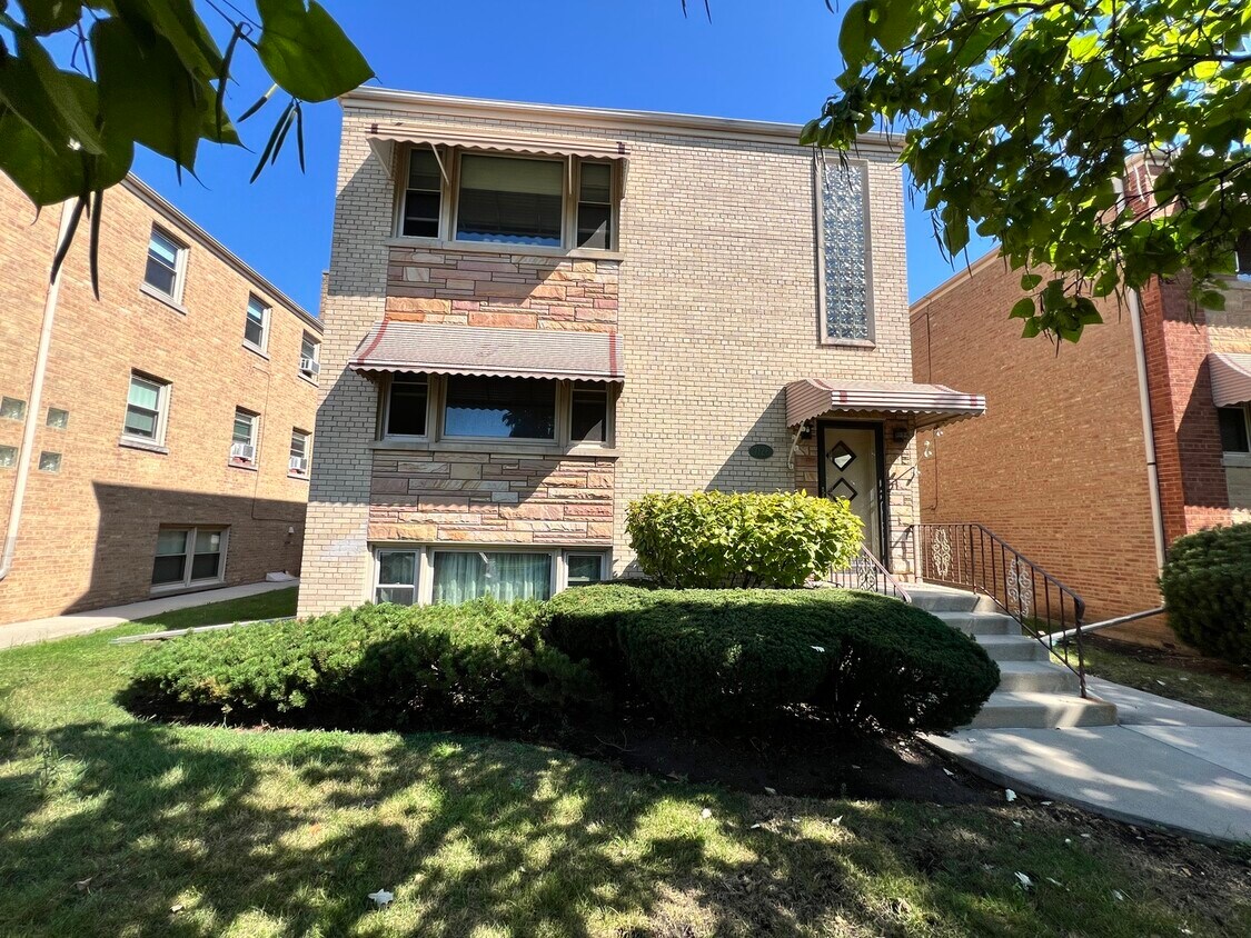 Primary Photo - 7126 W Jarvis Ave