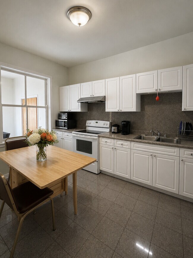 Foto del edificio - 6532 N Glenwood Ave